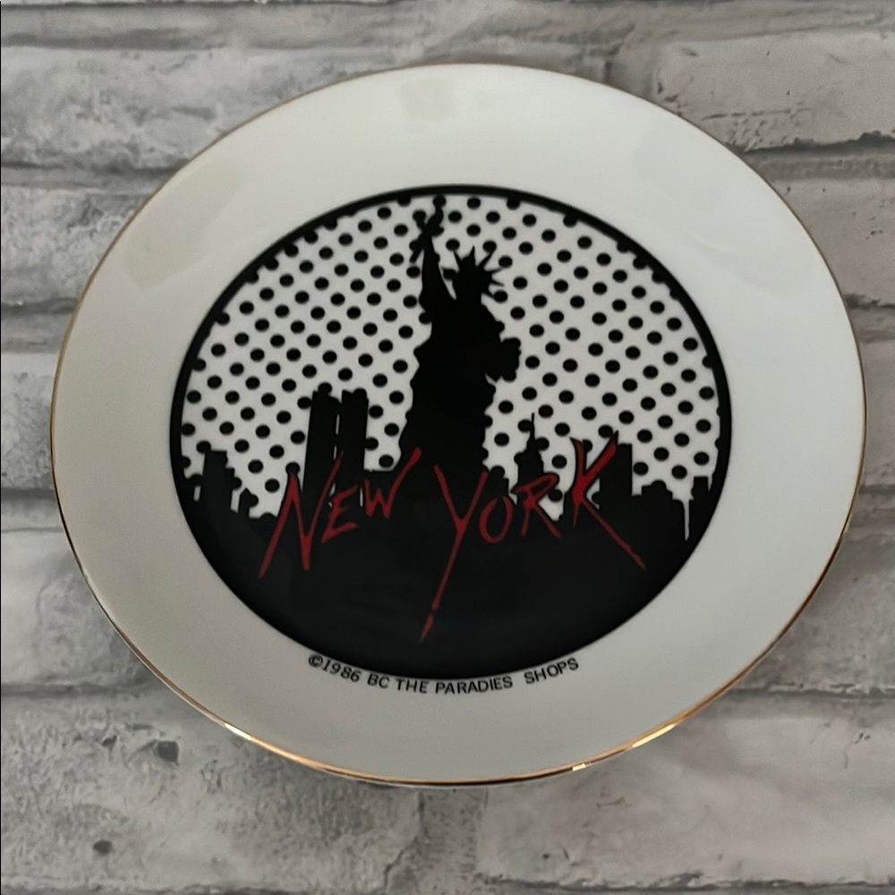 New York Statue of Liberty souvenir decorative Plate 7 inch 1986 twin towers